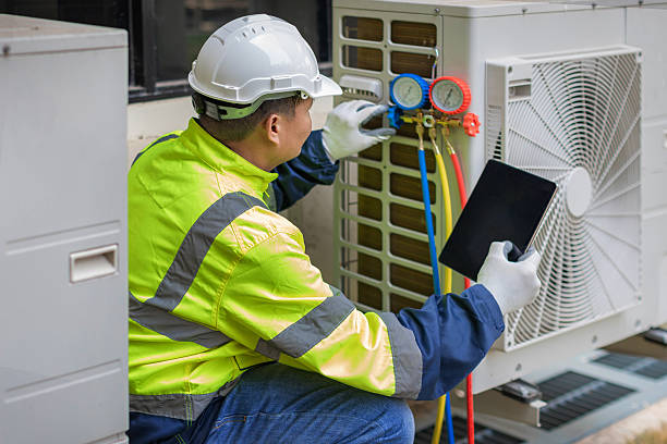 Professional Hvac technician working in Davenport, VA